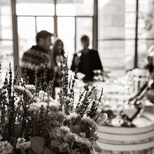 Cargar imagen en el visor de la galería, Visita Privada con cata a ciegas de 2 Cavas + regalo 1 botella de Cava + obsequio