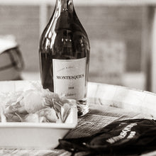 Cargar imagen en el visor de la galería, Visita Privada con cata a ciegas de 2 Cavas + regalo 1 botella de Cava + obsequio