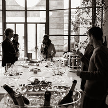 Cargar imagen en el visor de la galería, Visita Privada con cata a ciegas de 4 Cavas + regalo 1 botella de Cava + obsequio