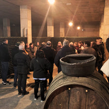 Cargar imagen en el visor de la galería, Visita guiada con degustación + Calçotada tradicional en La Masia
