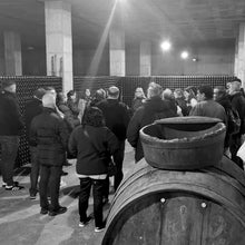 Cargar imagen en el visor de la galería, Visita guiada con degustación + Almuerzo tradicional en La Masia para grupos de más de 15 personas
