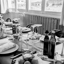 Cargar imagen en el visor de la galería, Visita guiada con degustación + Almuerzo tradicional en La Masia para grupos de más de 15 personas
